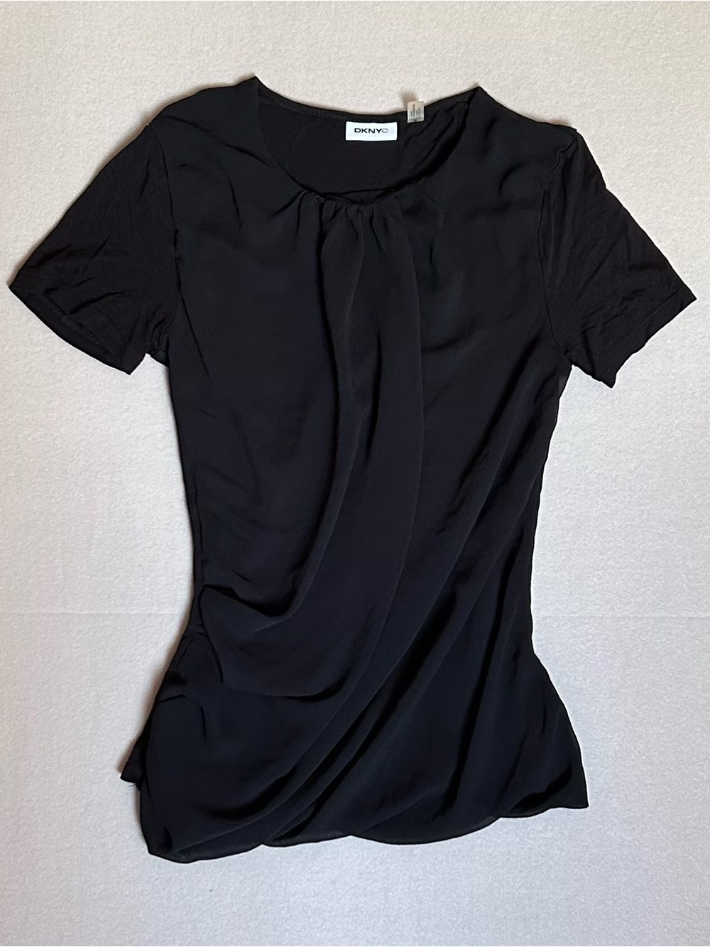 💜 DKNYC Black Short-Sleeve Draped Front Blouse